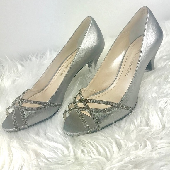 CAPARROS Eliza Heels Pumps, Silver, Size 7B - Picture 2 of 8